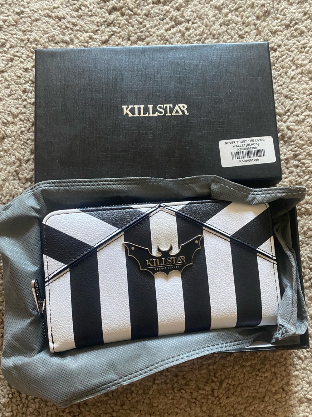New in box Killstar Never Trust The Living wallet